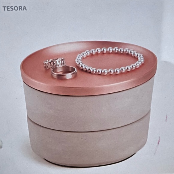 UMBRA “podium” decorative tabletop frame with storage - concrete & copper - NIB - Picture 13 of 16